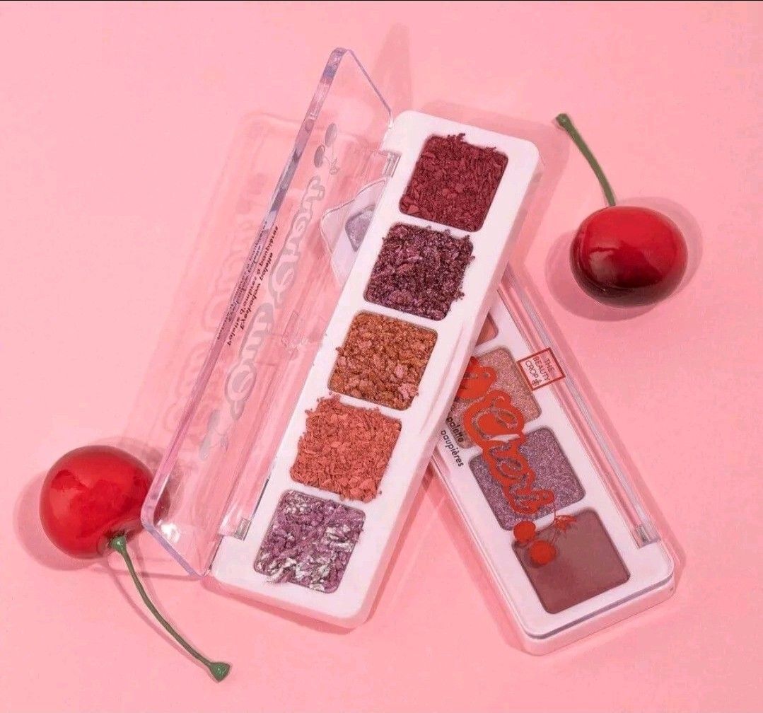 THE BEAUTY CROP Oui Cherie Mini Treat Eyeshadow Palette